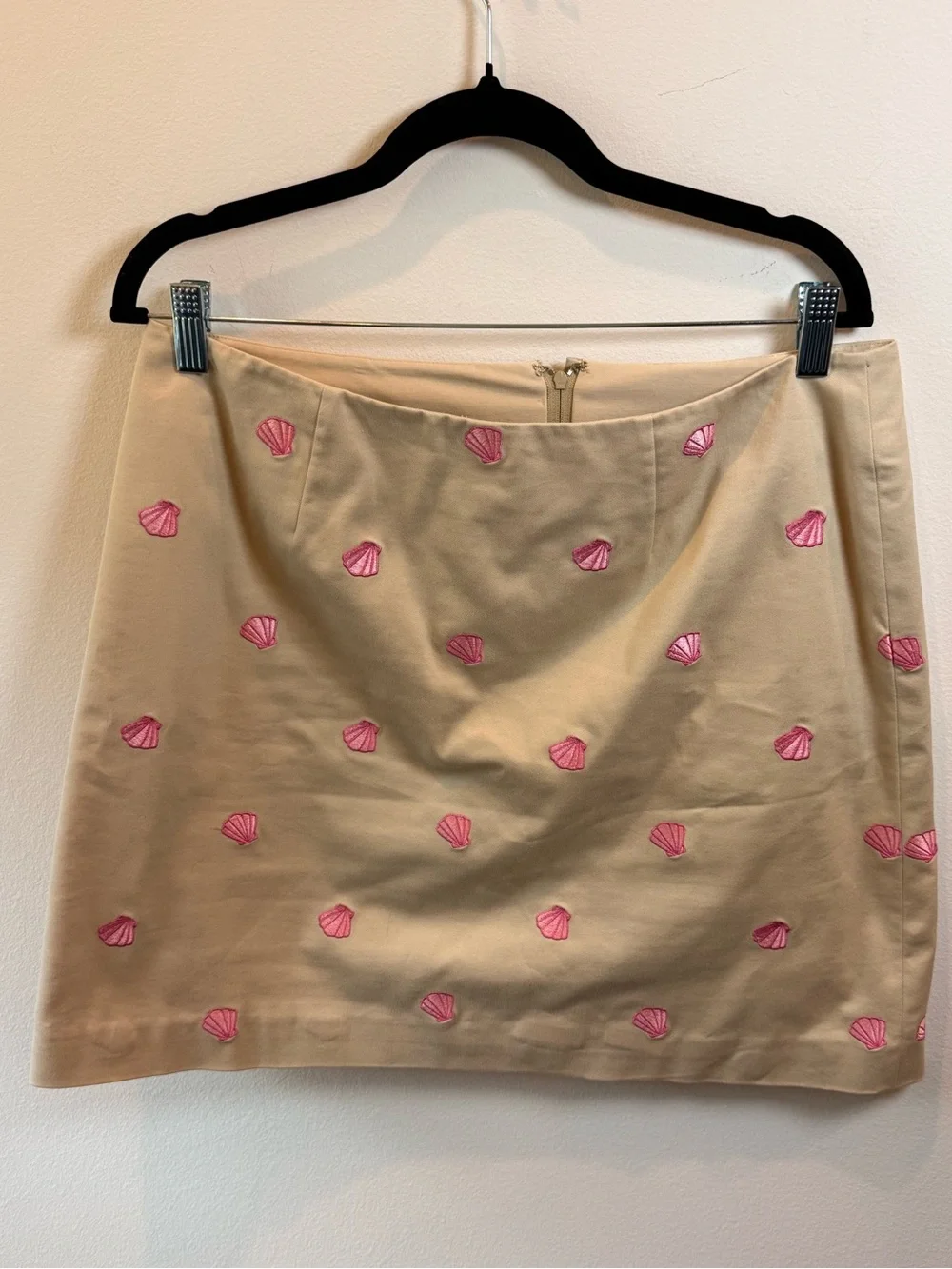 Lilly Pulitzer Embroidered Pink Seashell Khacki Skirt Size 10 Coastal Preppy